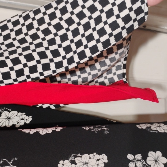 Alfani Floral Patterned - Black, White and Red Top - Picture 6 of 14